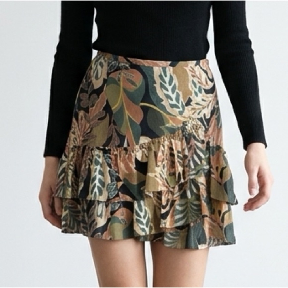 Tiered Leaf-Print Ruffle Skirt in Olive Floral Leaf Pattern Women’s Size 6